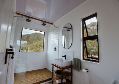 Mountain-Eco-Pods-Sian-Owen-Photographydam-bathroom
